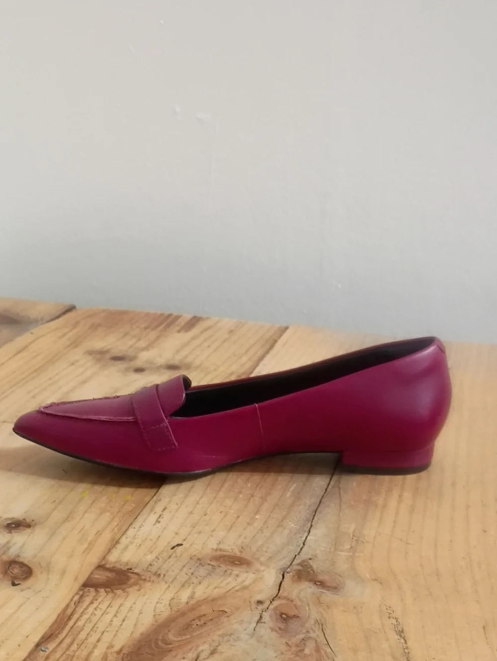 Clarks Red Leather Pointed Toe Slip On Flats Size 7